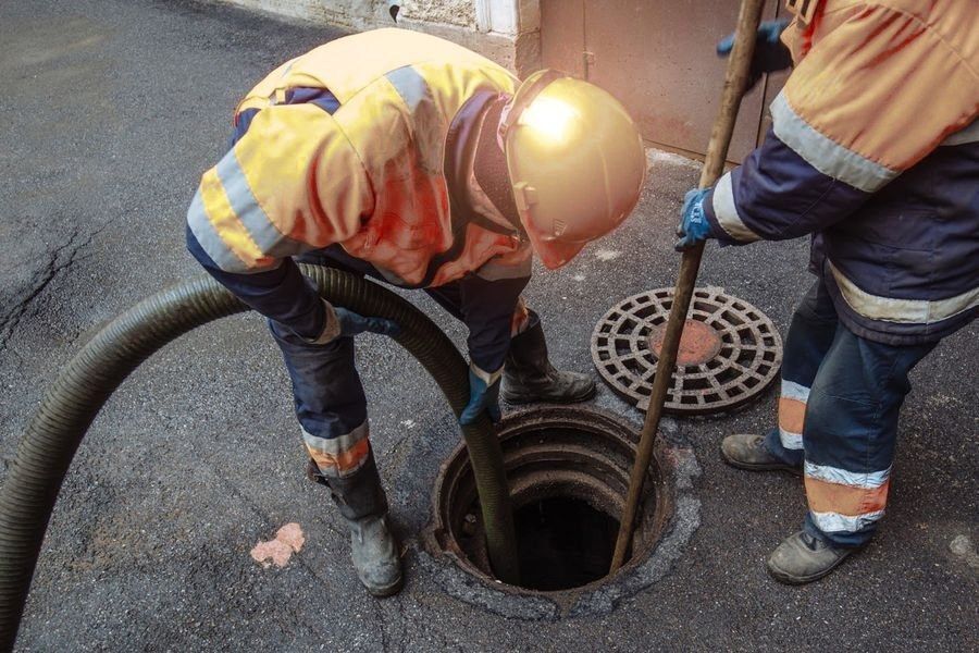 Commercial drainage work on a manhole
